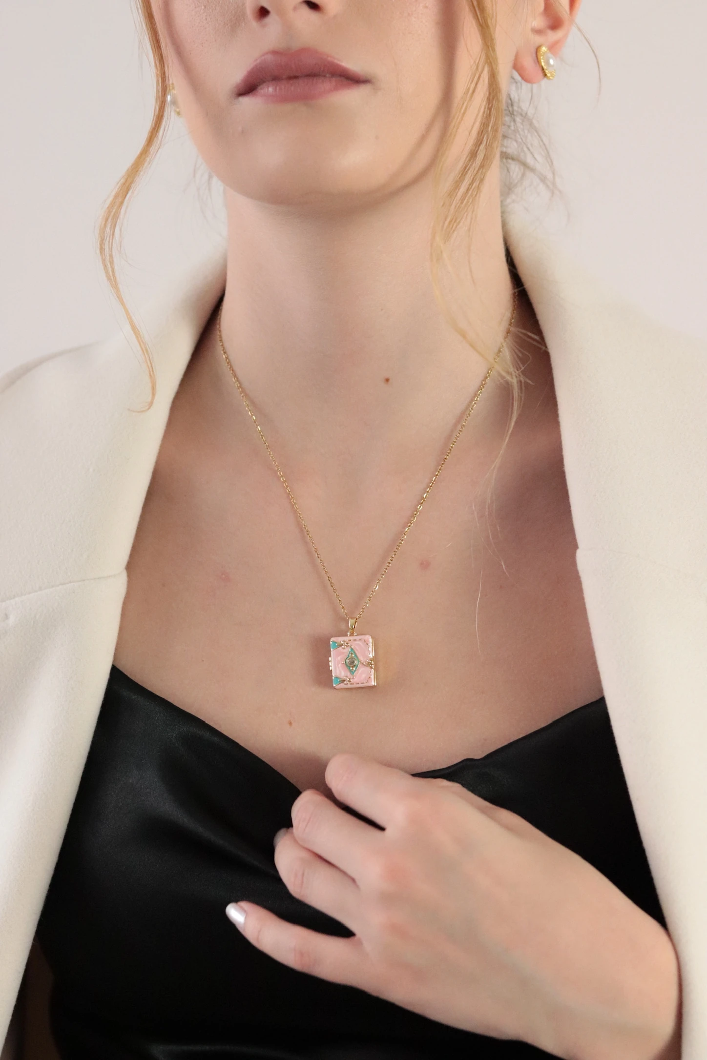 PEARL MUSEUM MADALYON KOLYE