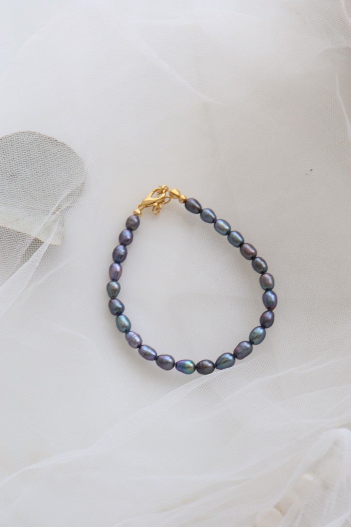 BLACK NAIF REAL PEARL BRACELET