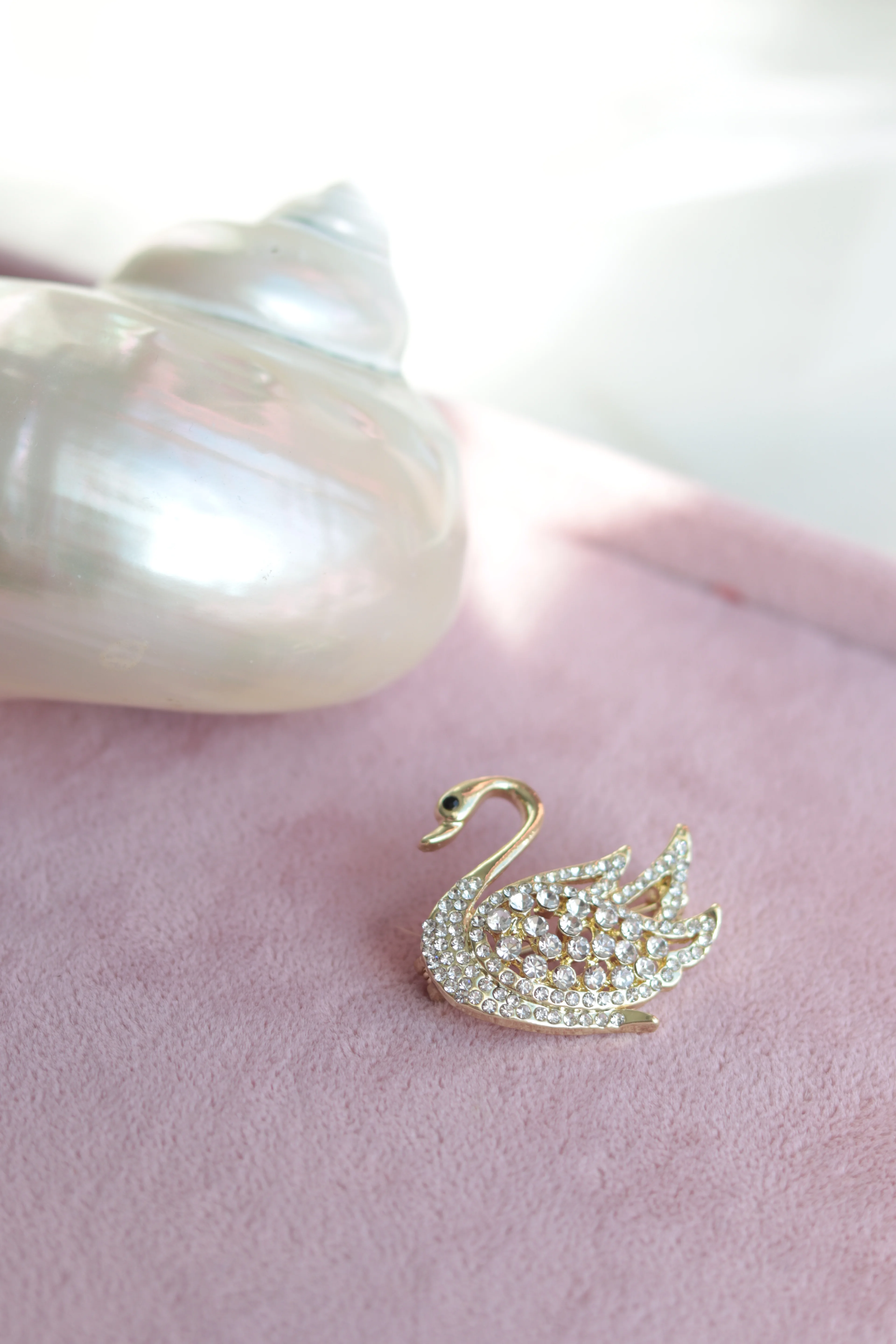 VELVET SEDEF BROŞ SERİSİ - GOLD TAŞLI KUĞU