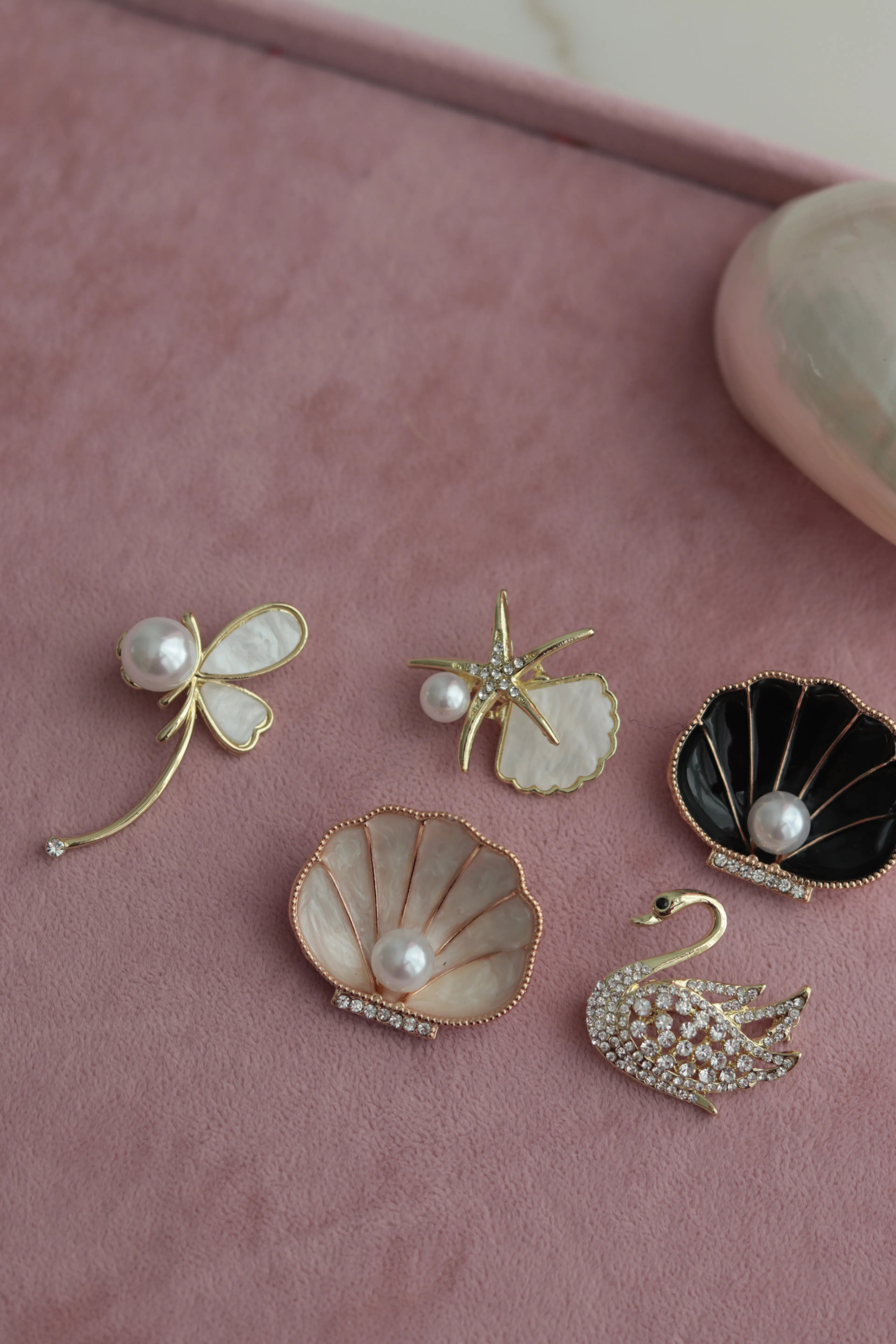 VELVET SEDEF BROŞ SERİSİ - GOLD TAŞLI KUĞU