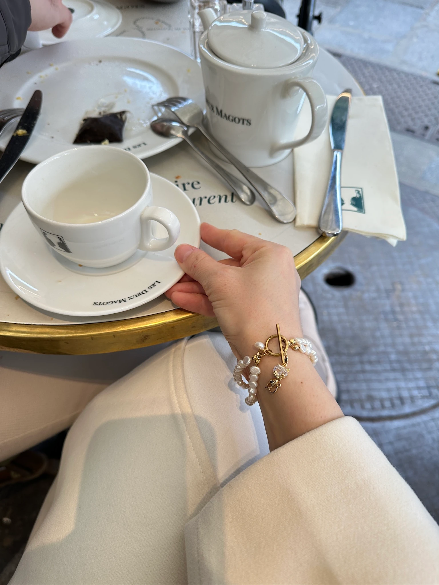 KEDİLİ ELİZABET GERÇEK İNCİ BİLEKLİK