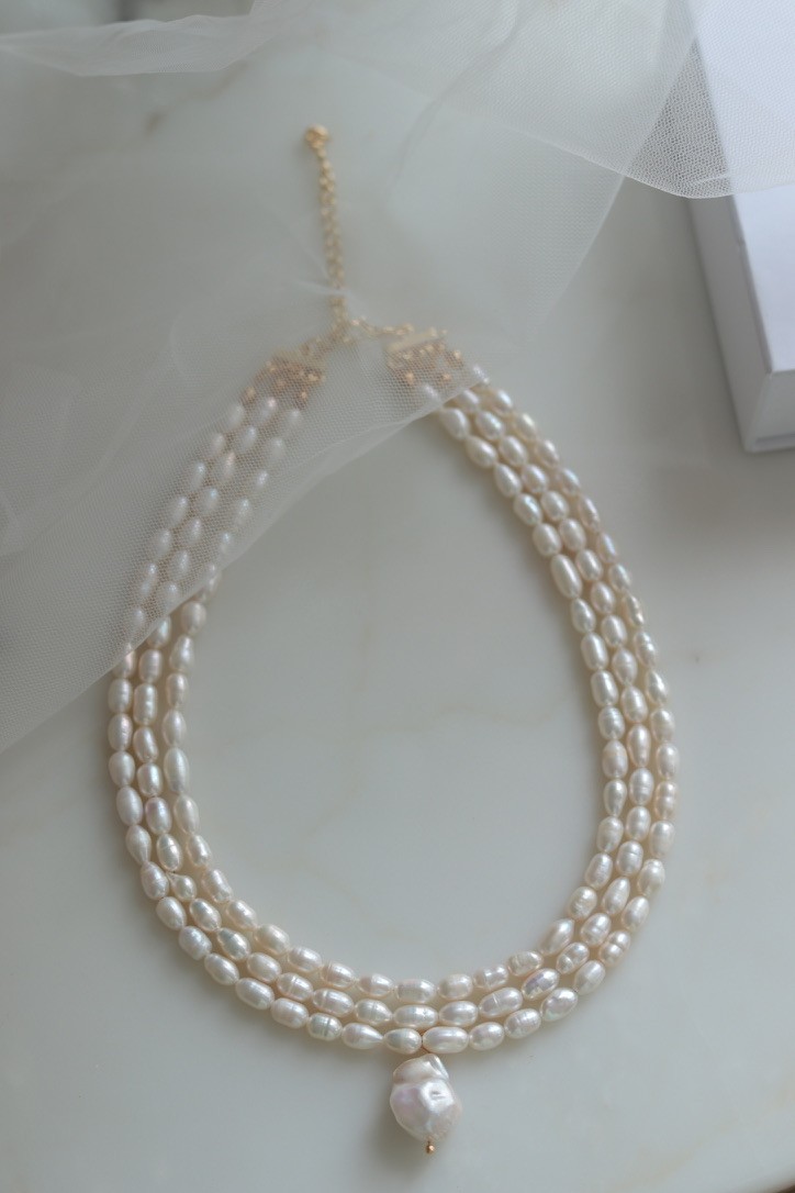 VERONICA REAL PEARL NECKLACE