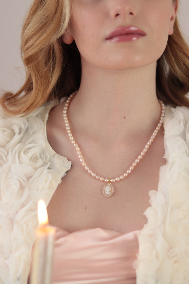 MADAME SALMON NAIF REAL PEARL NECKLACE