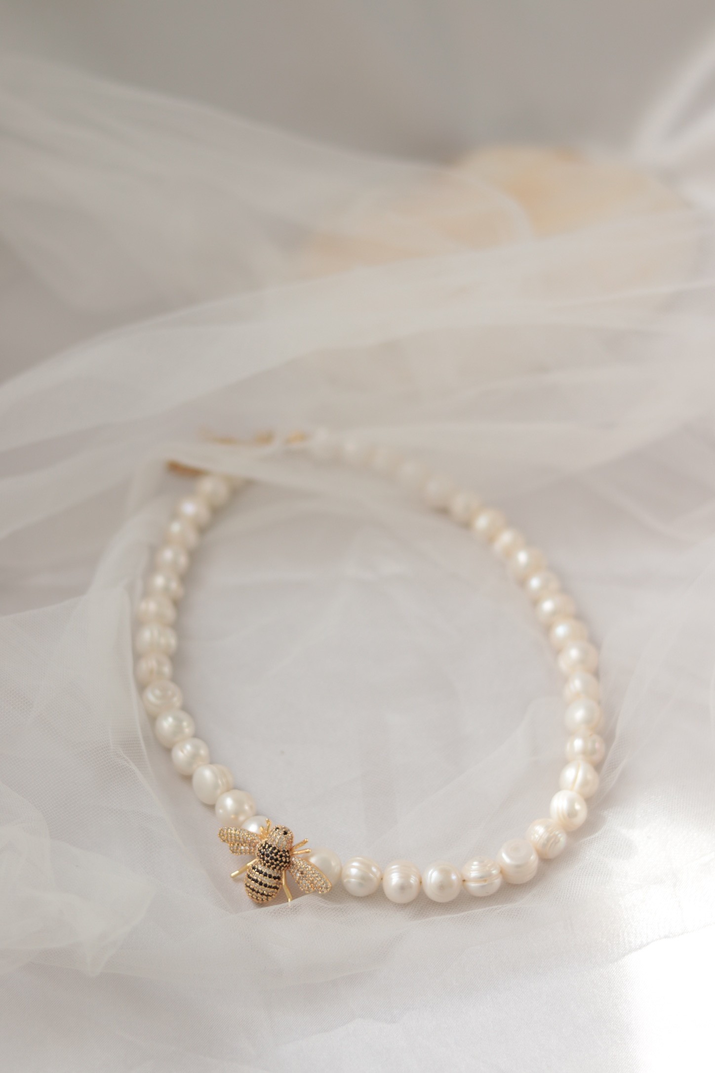 BEE REAL PEARL NECKLACE