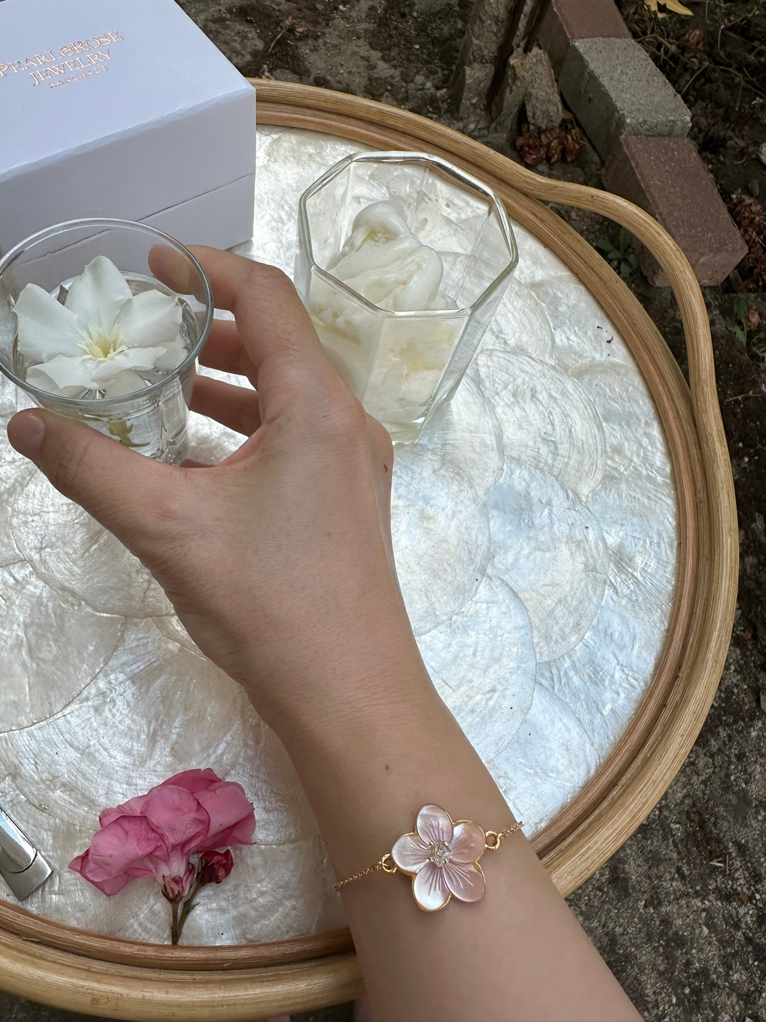 MOTHER OF PEARL FLOWERS BRACELET - Siyah Sedef