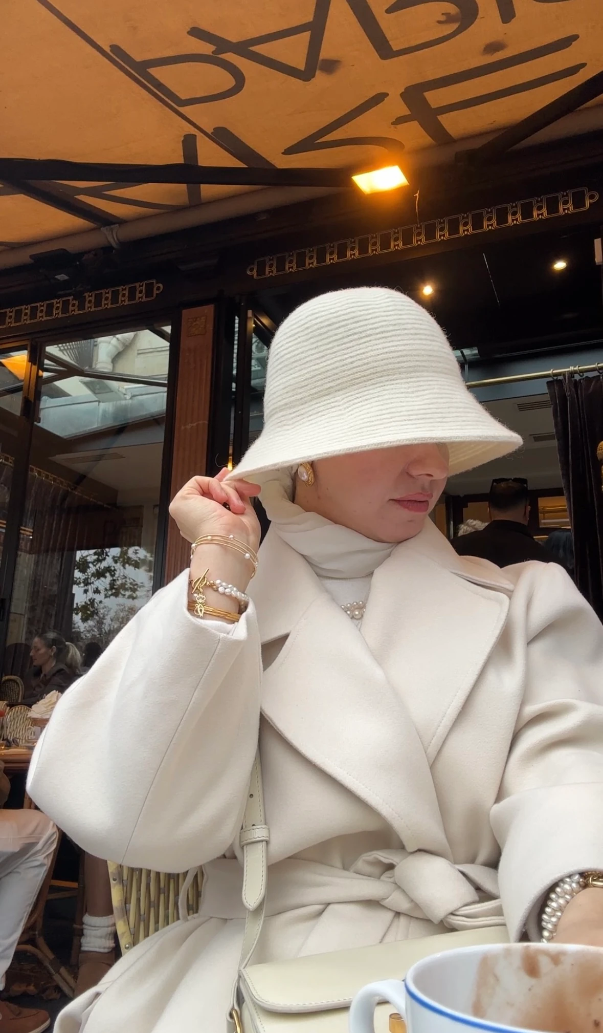 KEDİLİ ELİZABET GERÇEK İNCİ BİLEKLİK