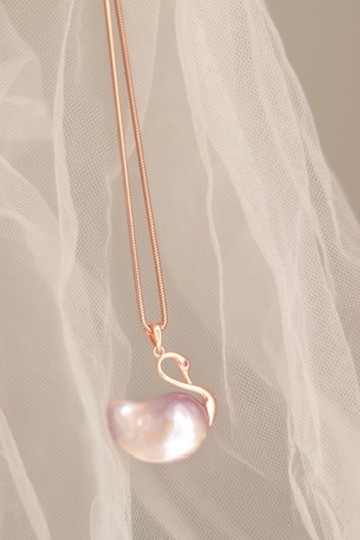 PİNK SWAN REAL PEARL BAROQUE NECKLACE 