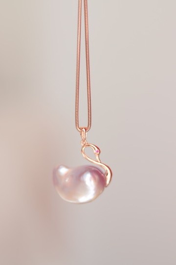 PİNK SWAN REAL PEARL BAROQUE NECKLACE 