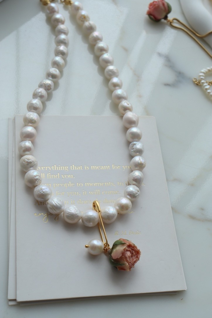 OVAL BAROQUE REAL PEARL NECKLACE