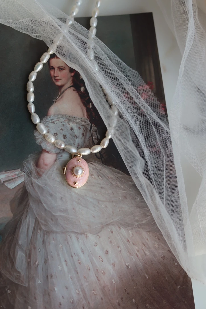 PEARL MUSEUM MADALYON KOLYE