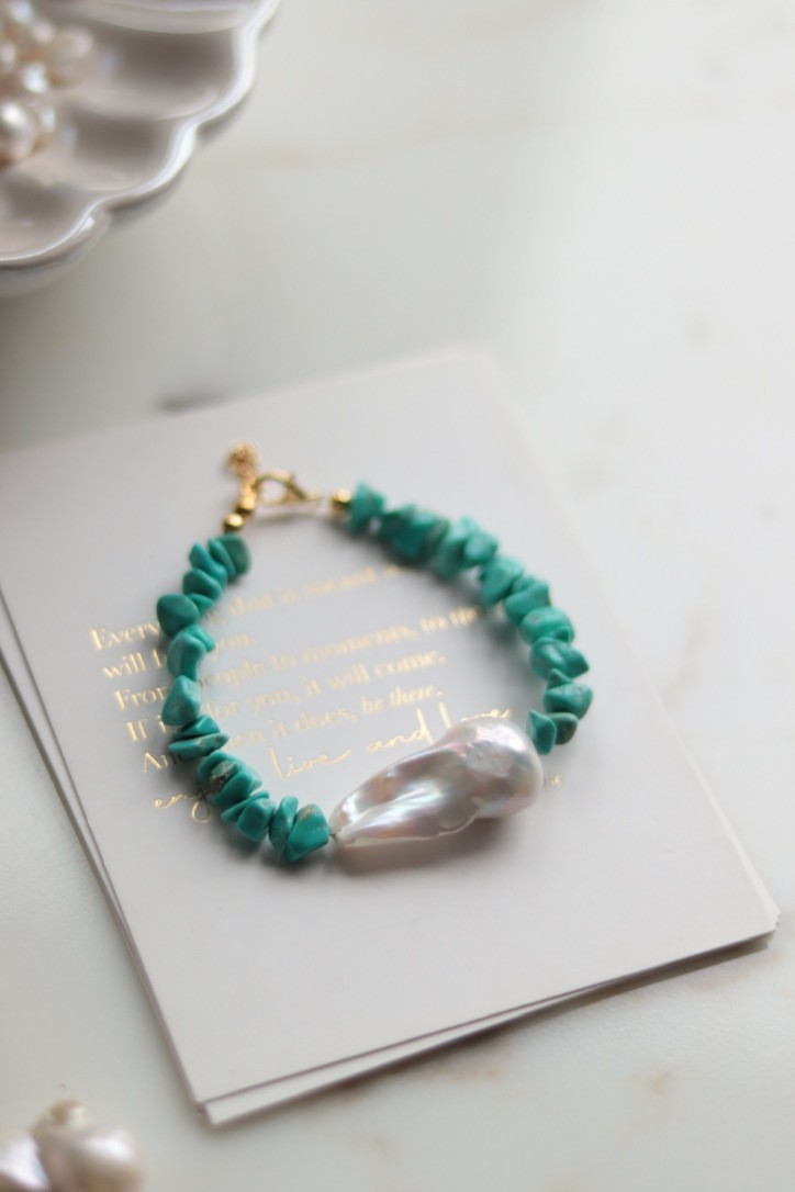 TURQUOISE AND REAL BAROQUE PEARL BRACELET