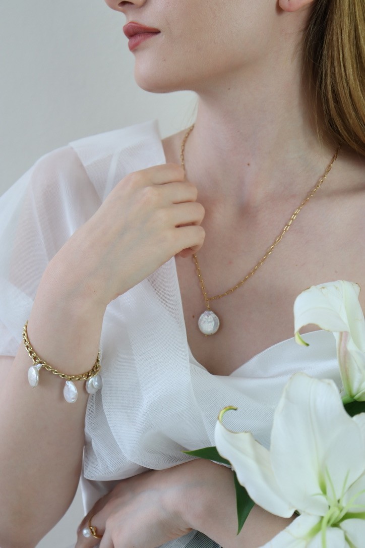 BELLA CHANEL REAL PEARL BRACELET