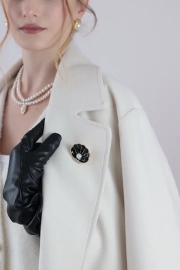 VELVET SEDEF BROŞ SERİSİ - SİYAH İSTİRİDYE