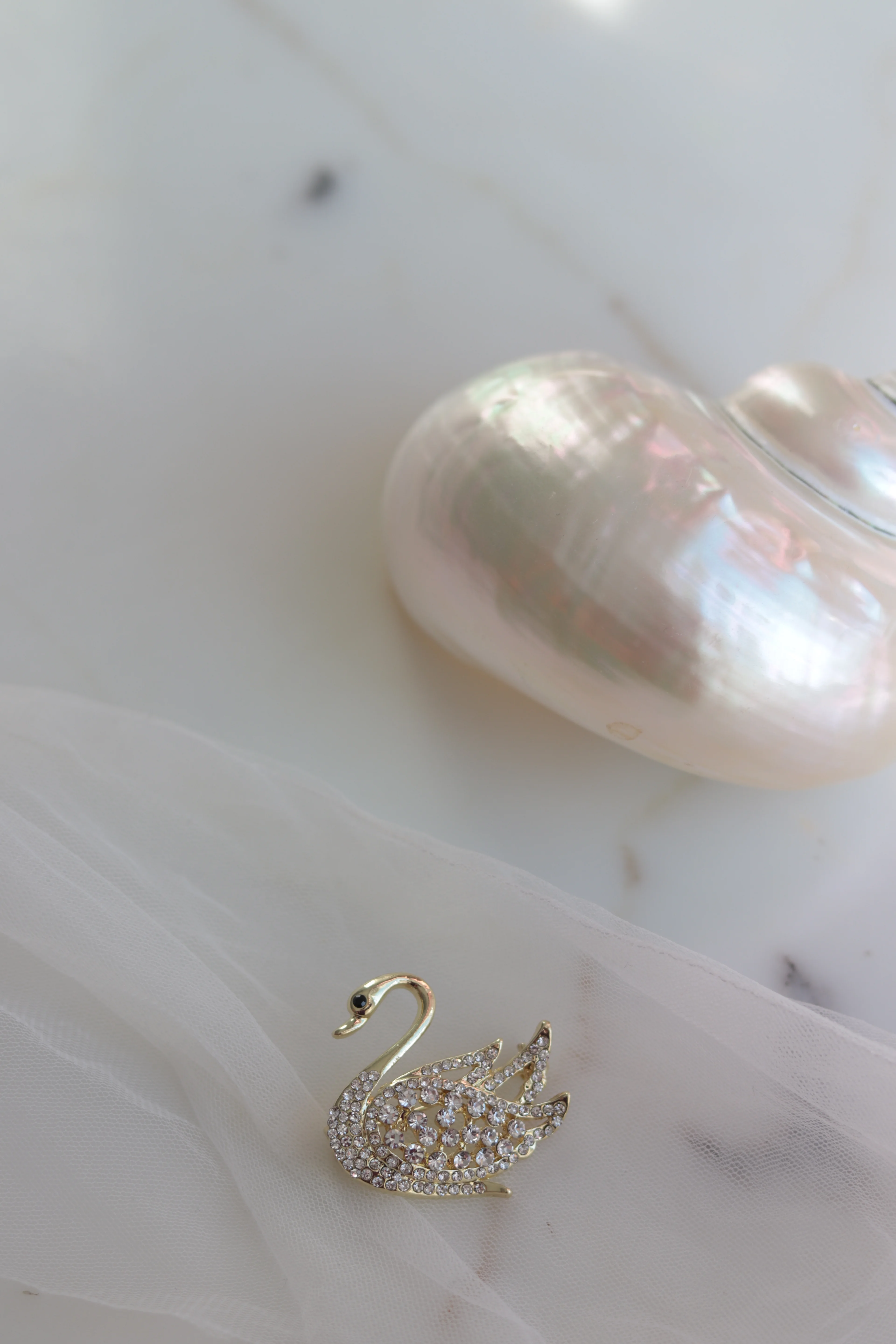 VELVET SEDEF BROŞ SERİSİ - GOLD TAŞLI KUĞU