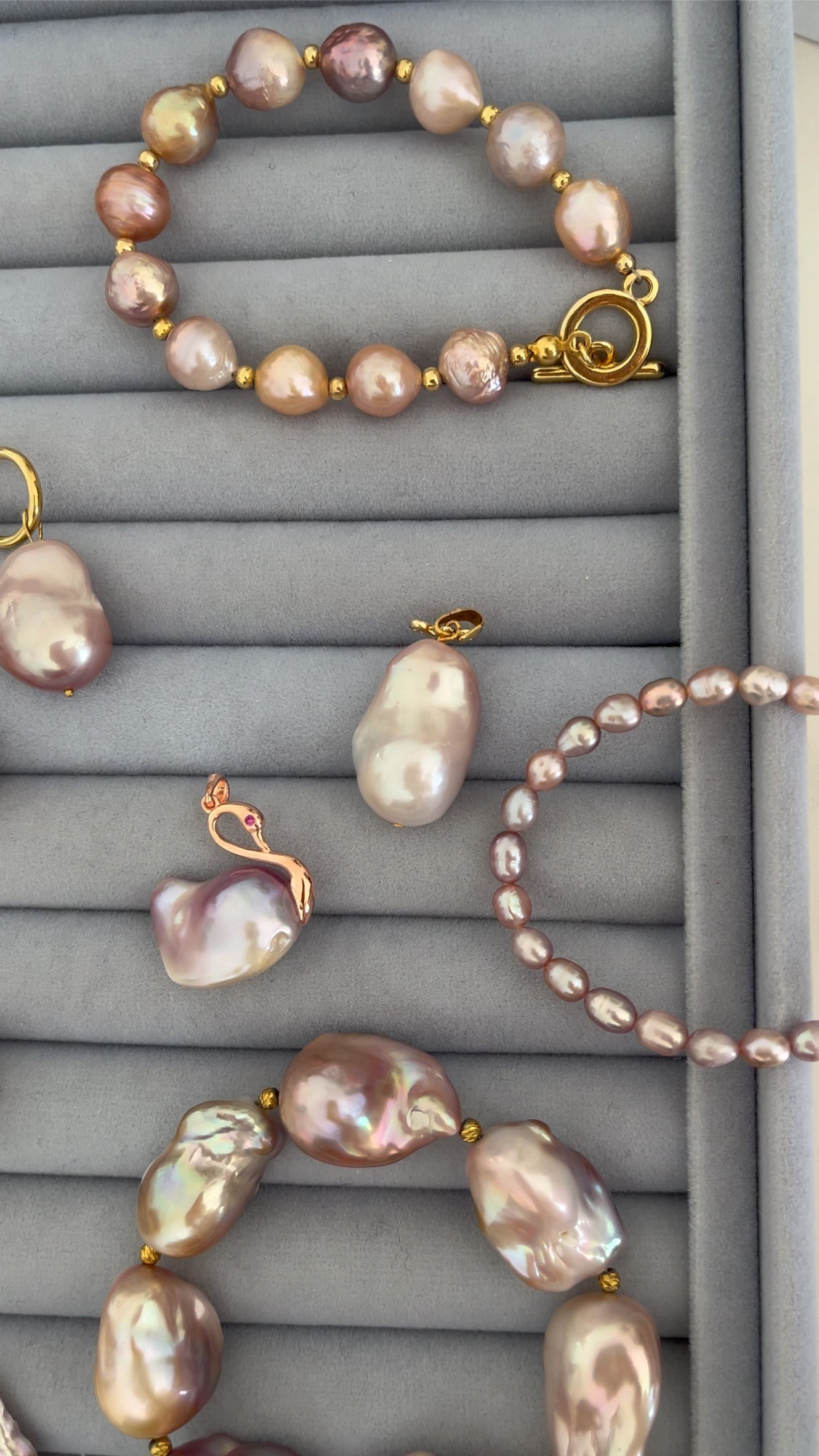 PİNK SWAN REAL PEARL BAROQUE NECKLACE 