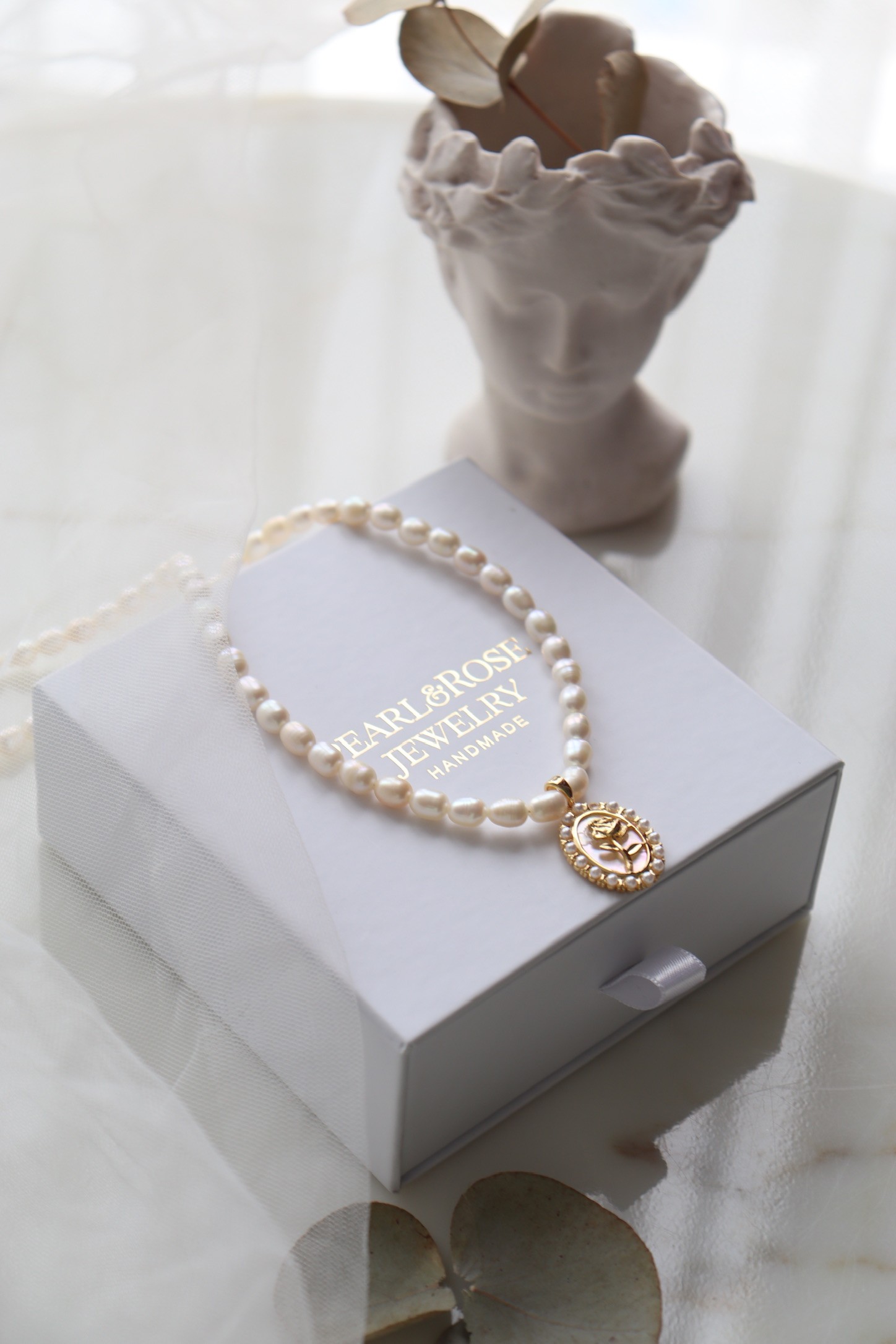 PEARL ROSE NAIF REAL PEARL NECKLACE