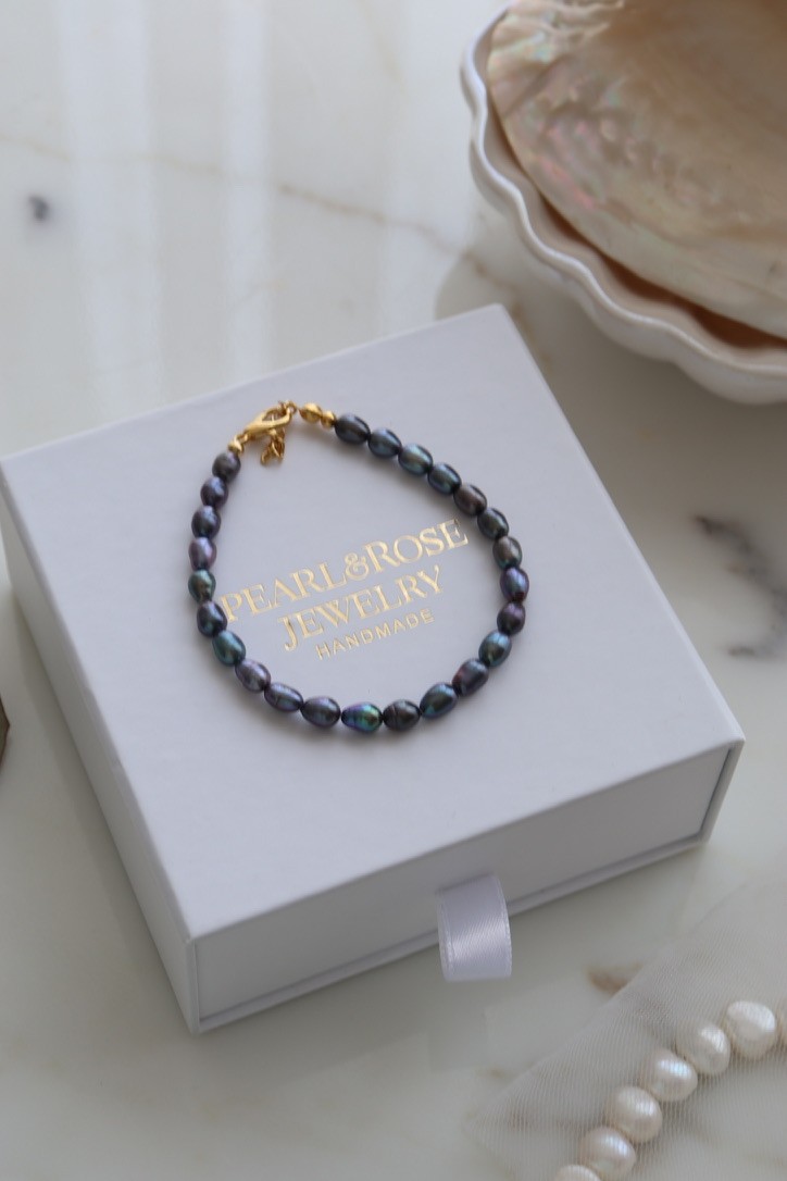 BLACK NAIF REAL PEARL BRACELET