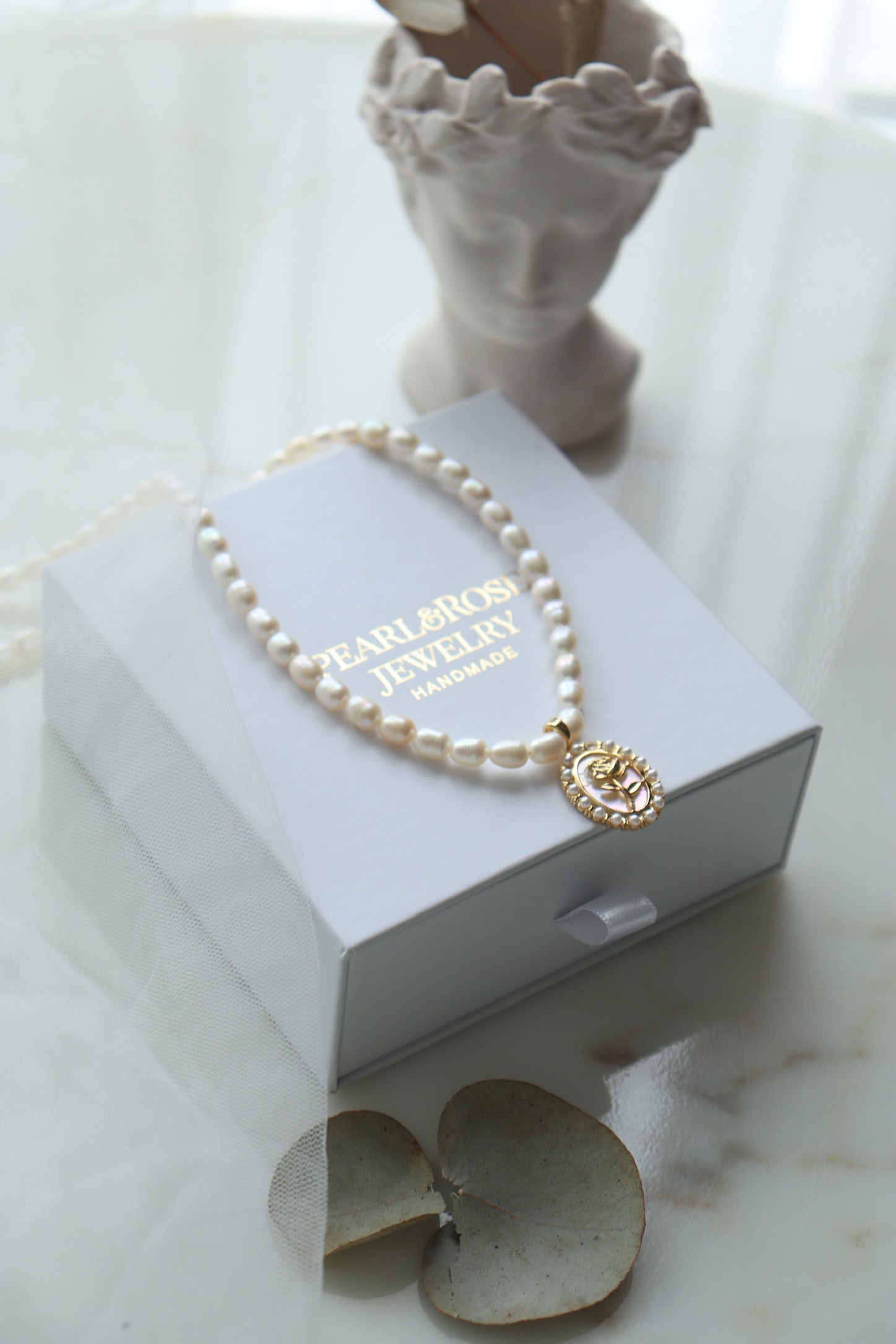 PEARL ROSE NAIF REAL PEARL NECKLACE