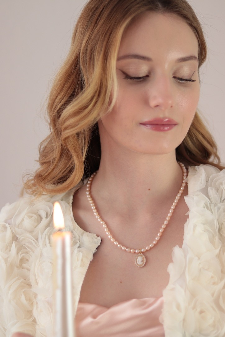 MADAME SALMON NAIF REAL PEARL NECKLACE