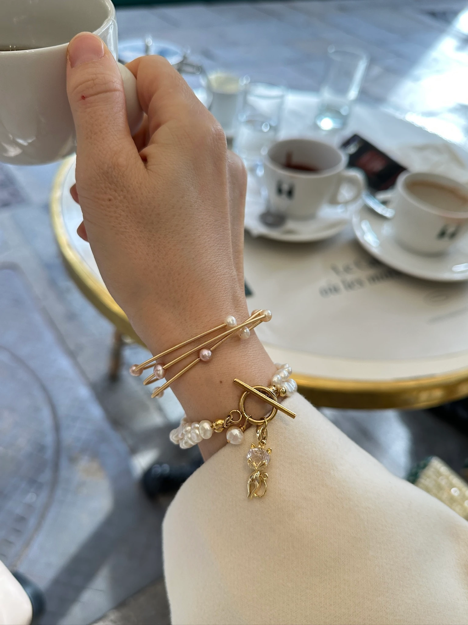 KEDİLİ ELİZABET GERÇEK İNCİ BİLEKLİK