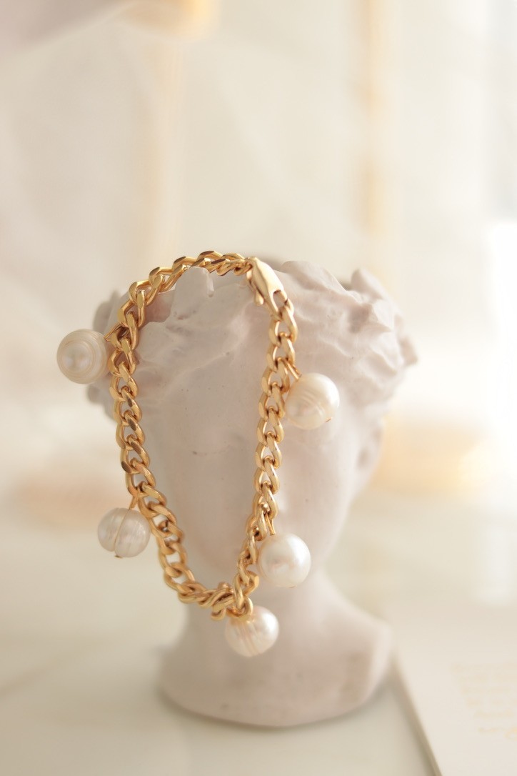 VICTORIA CHANEL REAL PEARL BRACELET