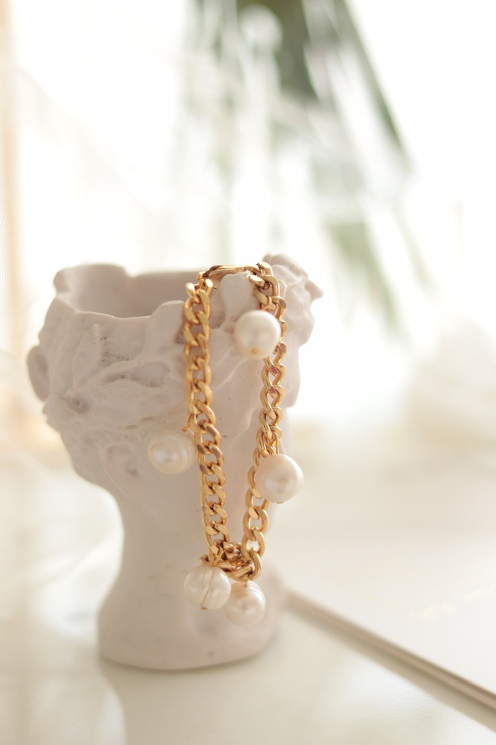 VICTORIA CHANEL REAL PEARL BRACELET