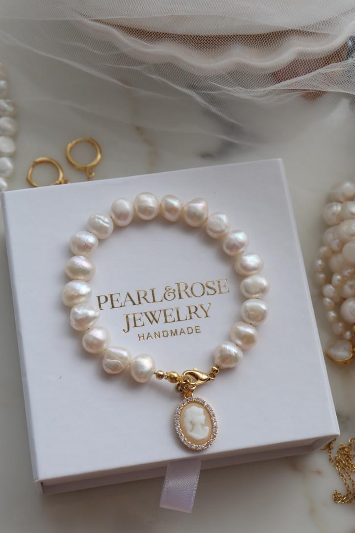 MADAME DIANA REAL PEARL BRACELET