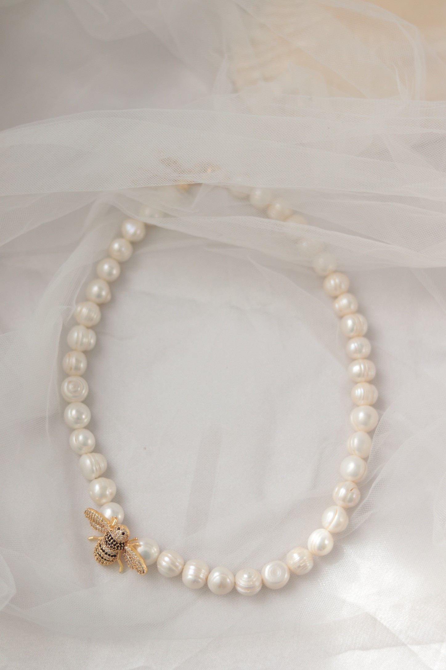 BEE REAL PEARL NECKLACE