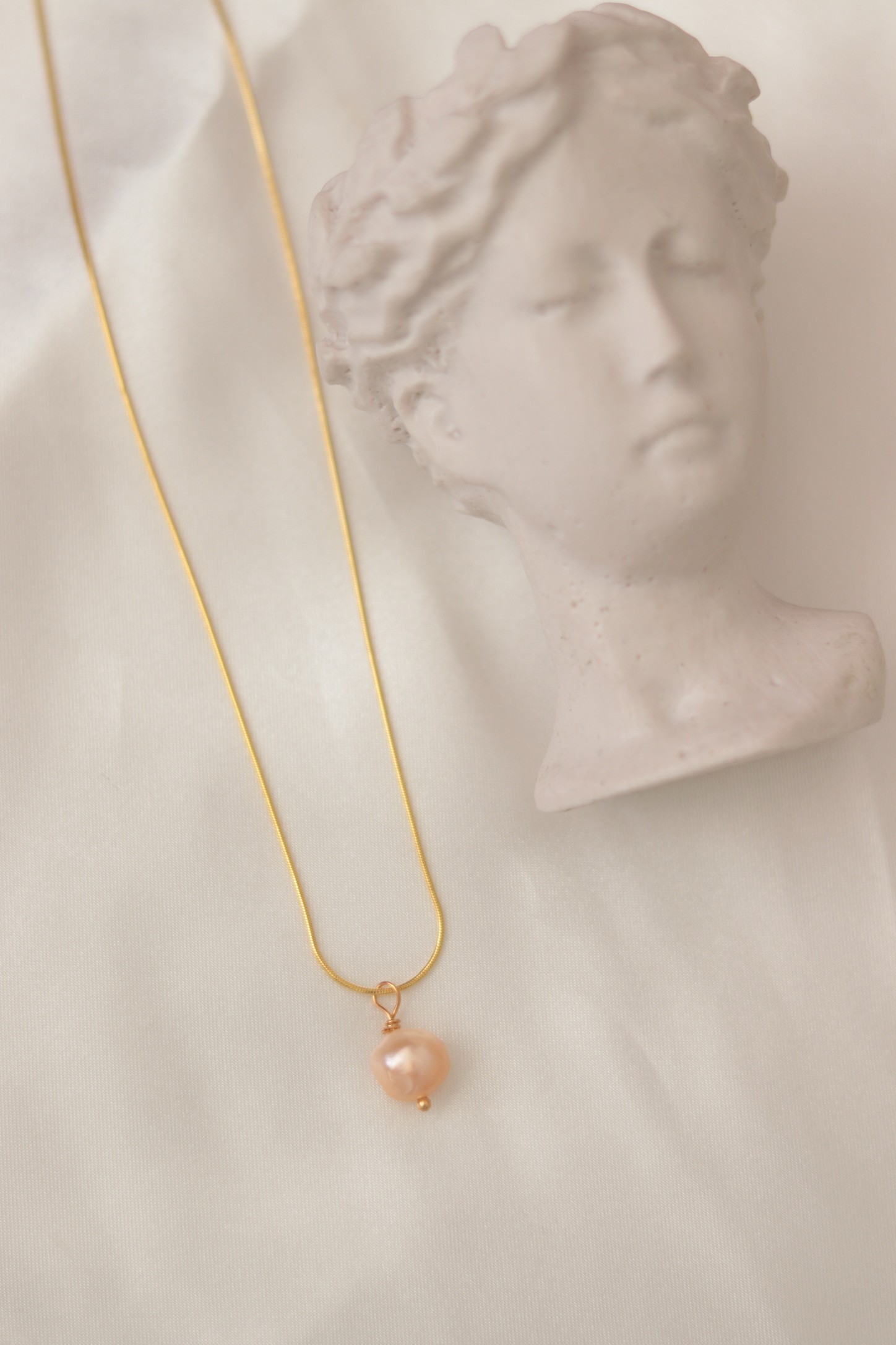 SALMON REAL PEARL STEEL NECKLACE