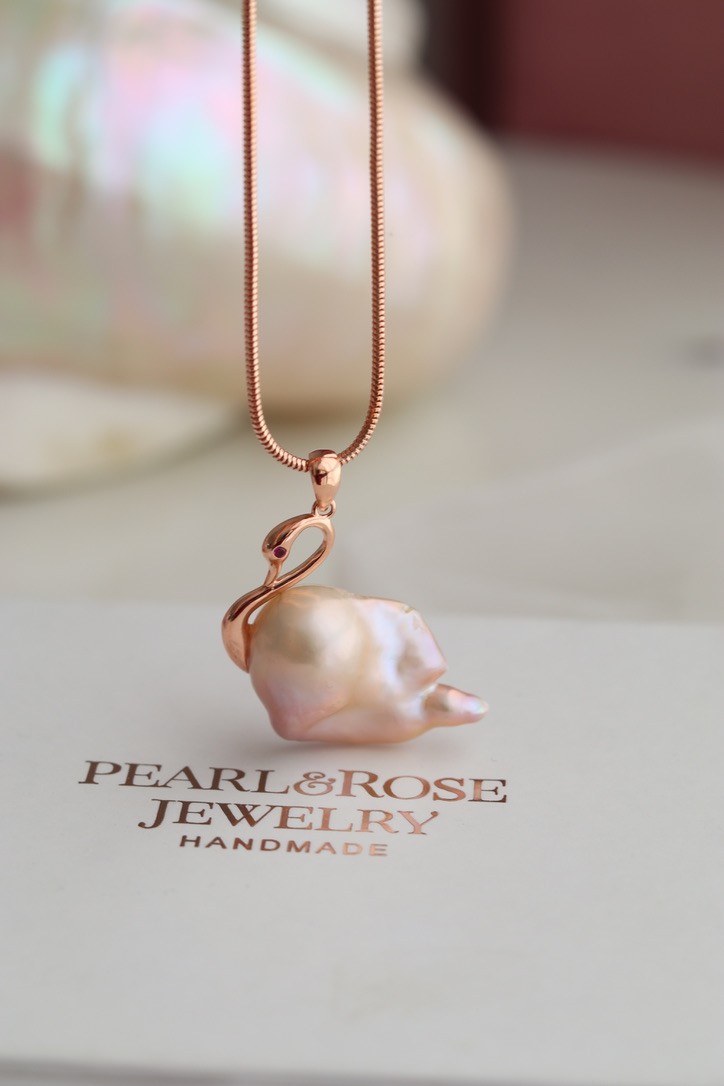 PİNK SWAN REAL PEARL BAROQUE NECKLACE 