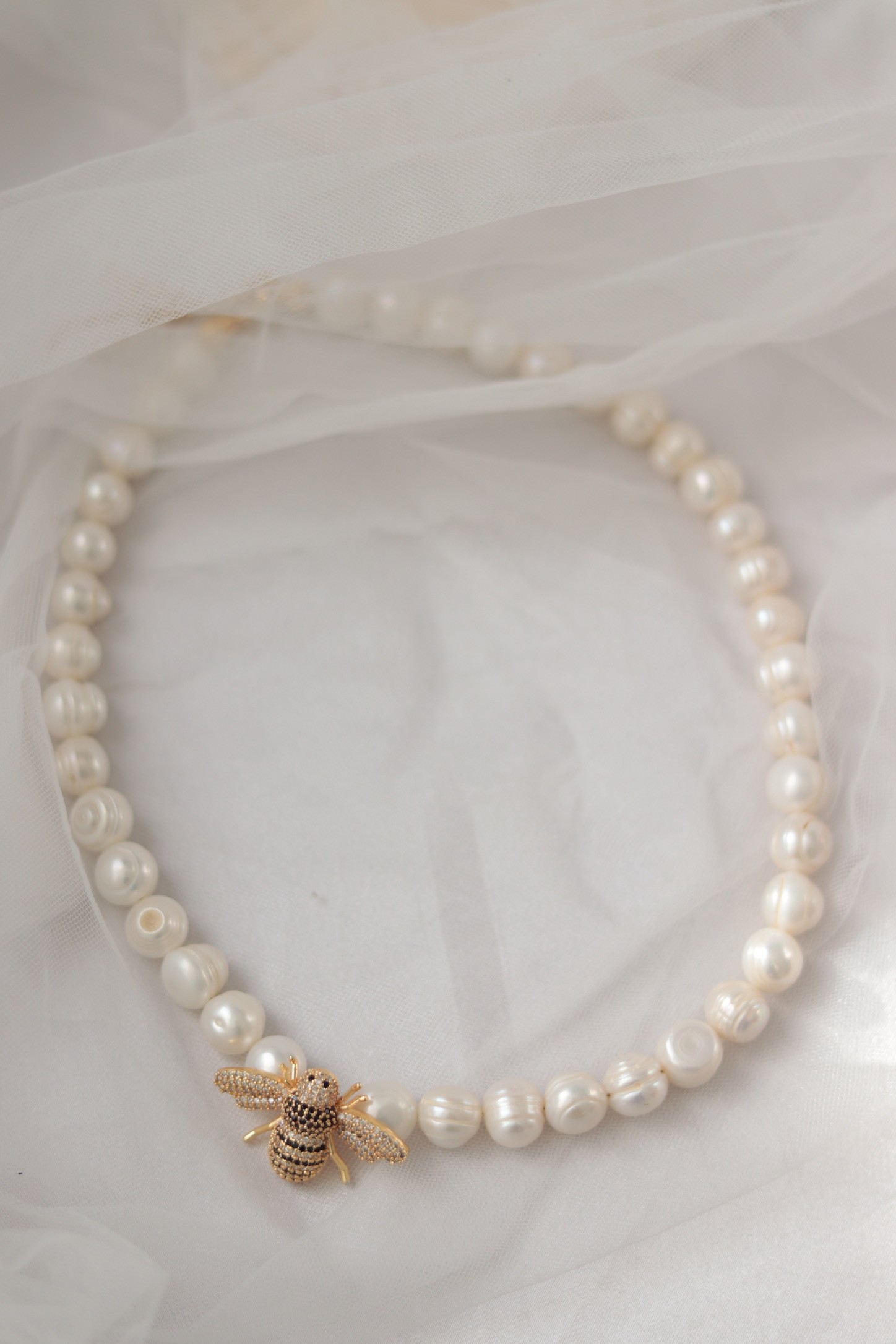 BEE REAL PEARL NECKLACE