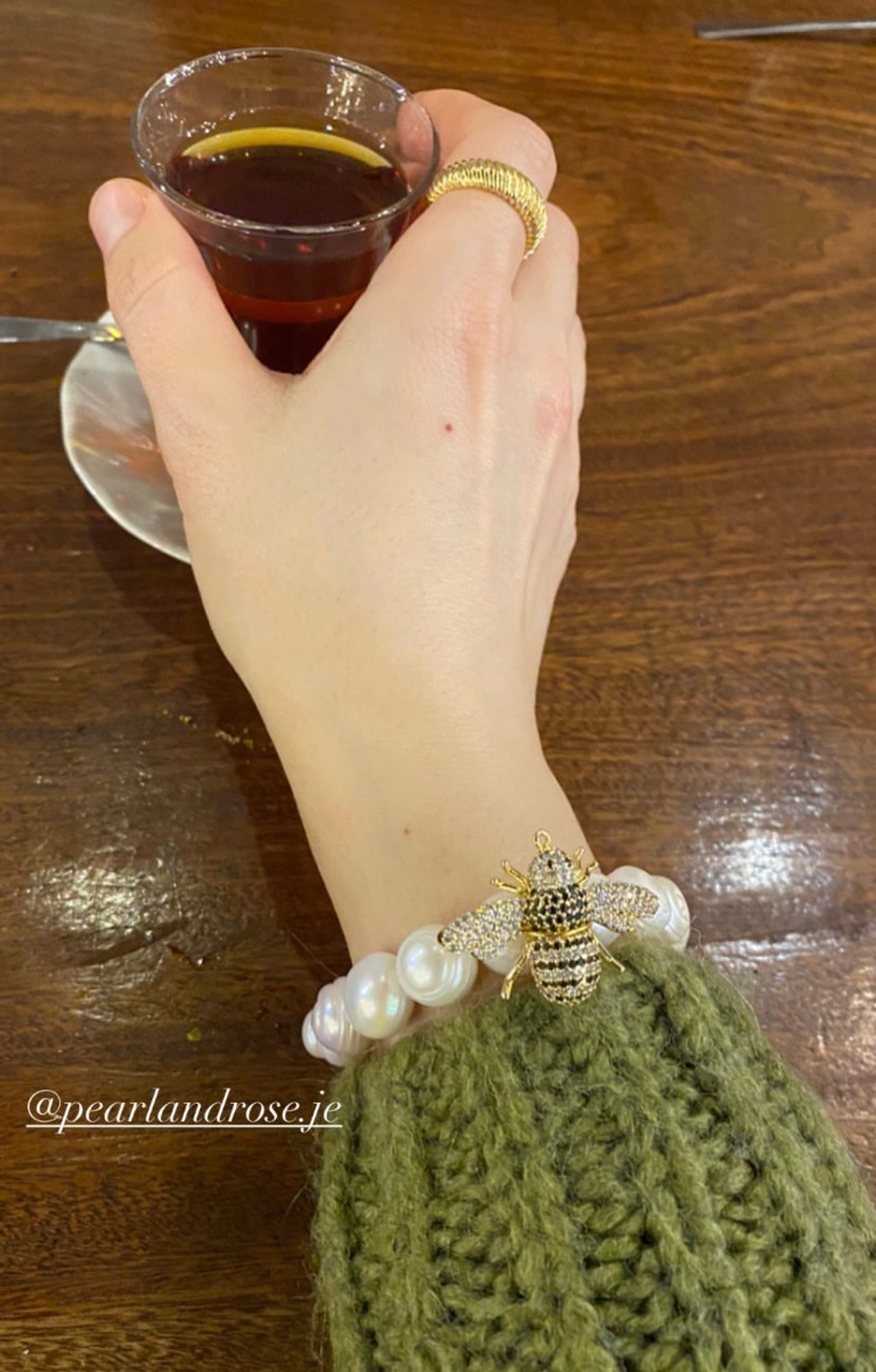 BEE REAL PEARL BRACELET