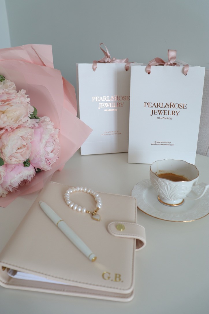 PEARL & ROSE GIFT BOX