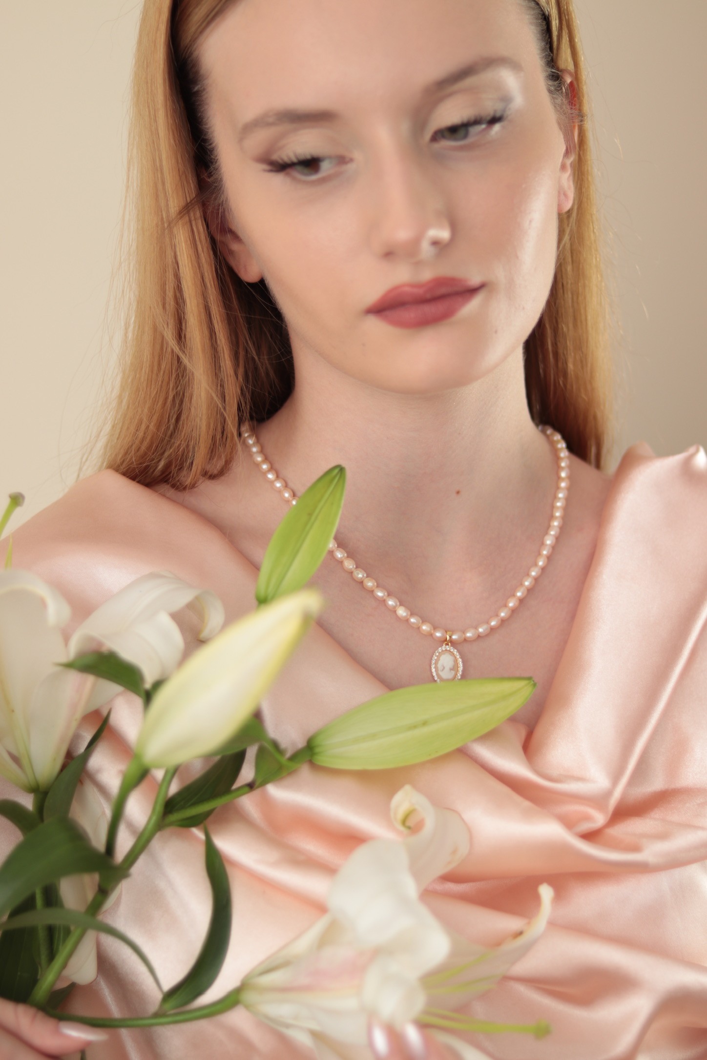 MADAME SALMON NAIF REAL PEARL NECKLACE