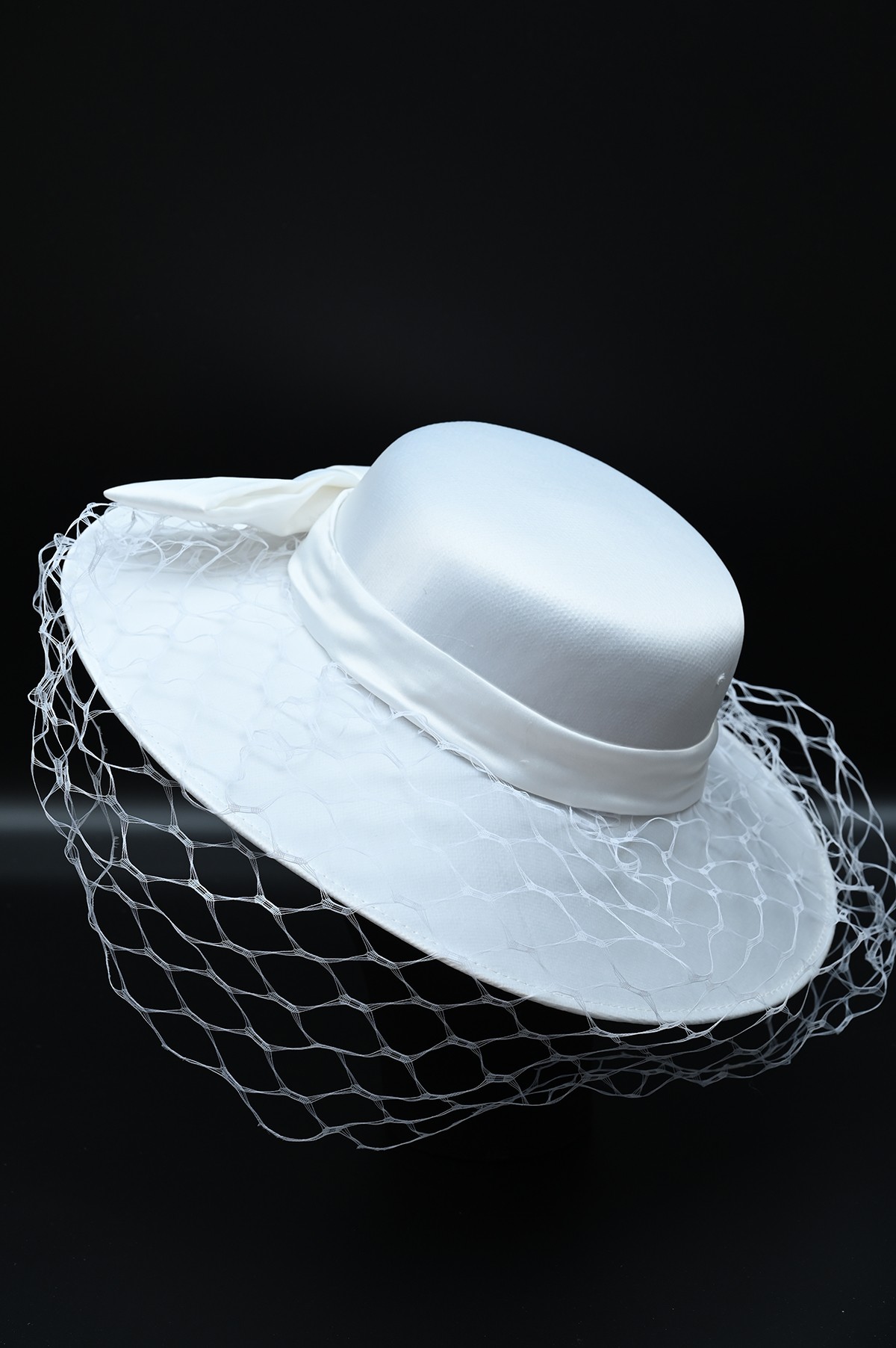 Beyaz Fileli Fiyonk Modelli Gelin Şapkası Kepi