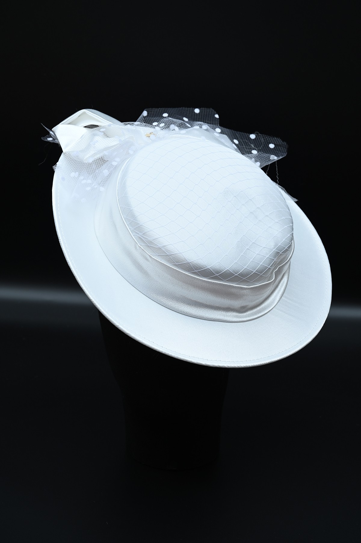 Beyaz Taşlı Fiyonk Modelli Gelin Şapkası Kepi