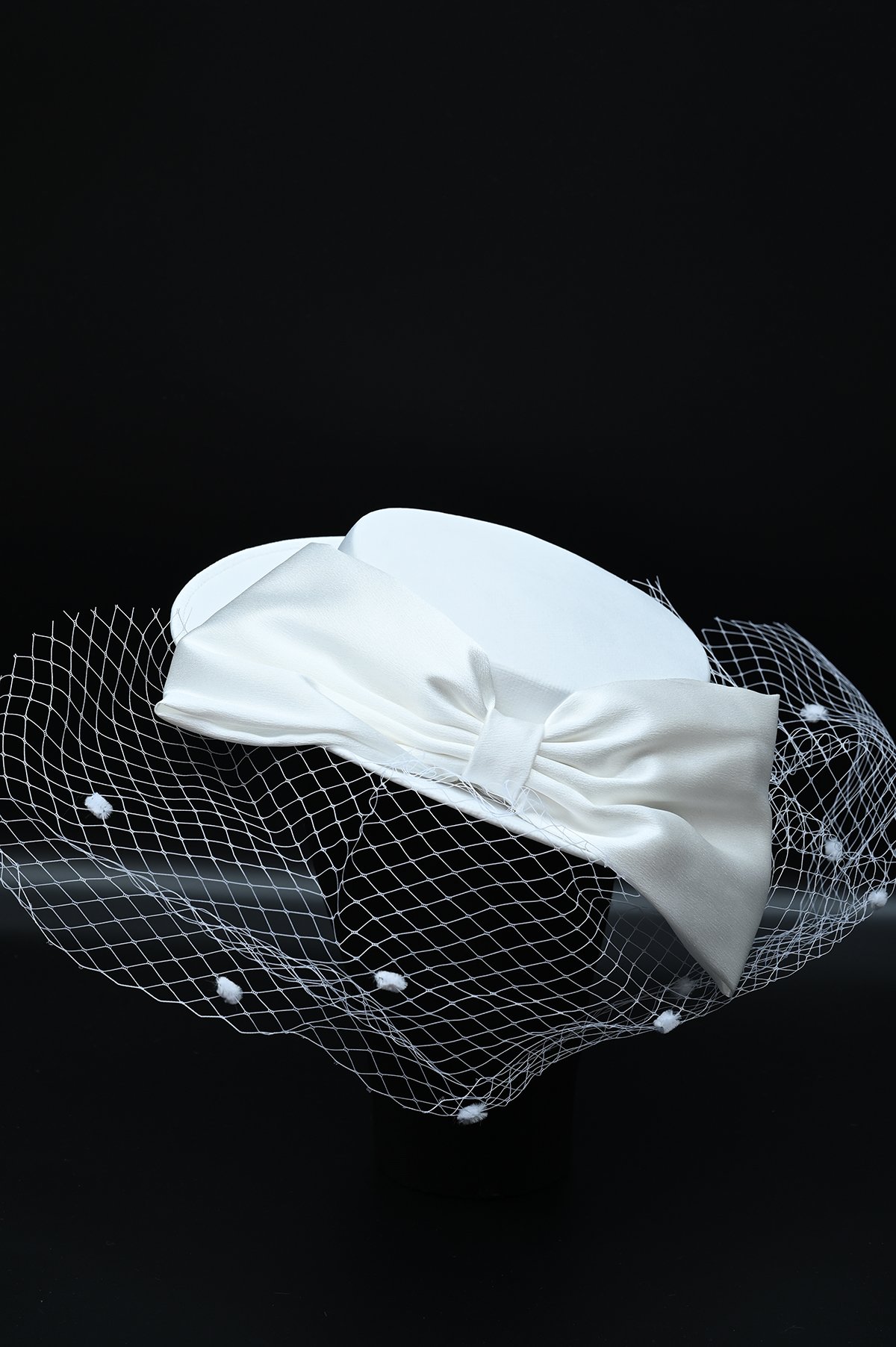 Beyaz Fileli Fiyonk Modelli Gelin Şapkası Kepi