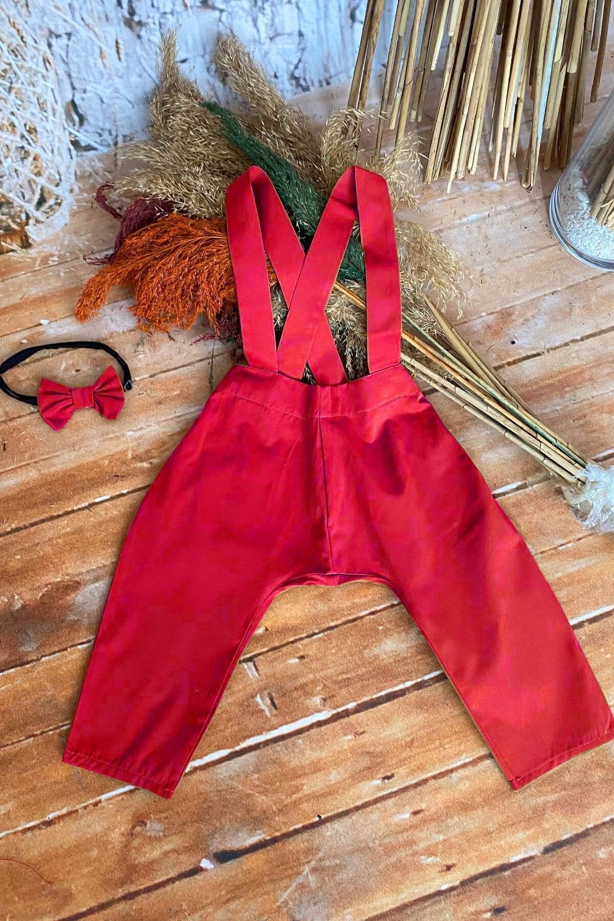 Ensemble pantalon à bretelles avec nœud papillon pour garçon - rouge