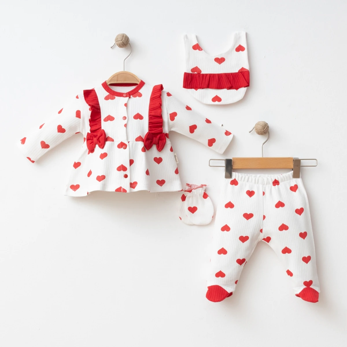 Kırmızı Kalpli 5’li Kız Bebek Hastane Çıkış Seti – Fiyonklu Tasarım