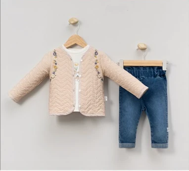 Çiçek İşlemeli Kapitone Ceketli 3’lü Kız Bebek Takım 6–18 Ay