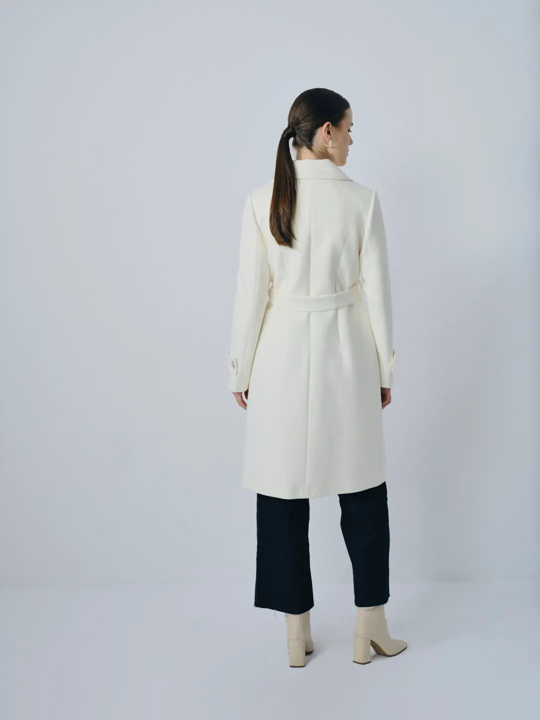 Gold Detaylı Kruvaze Midi Boy Kaban Beyaz