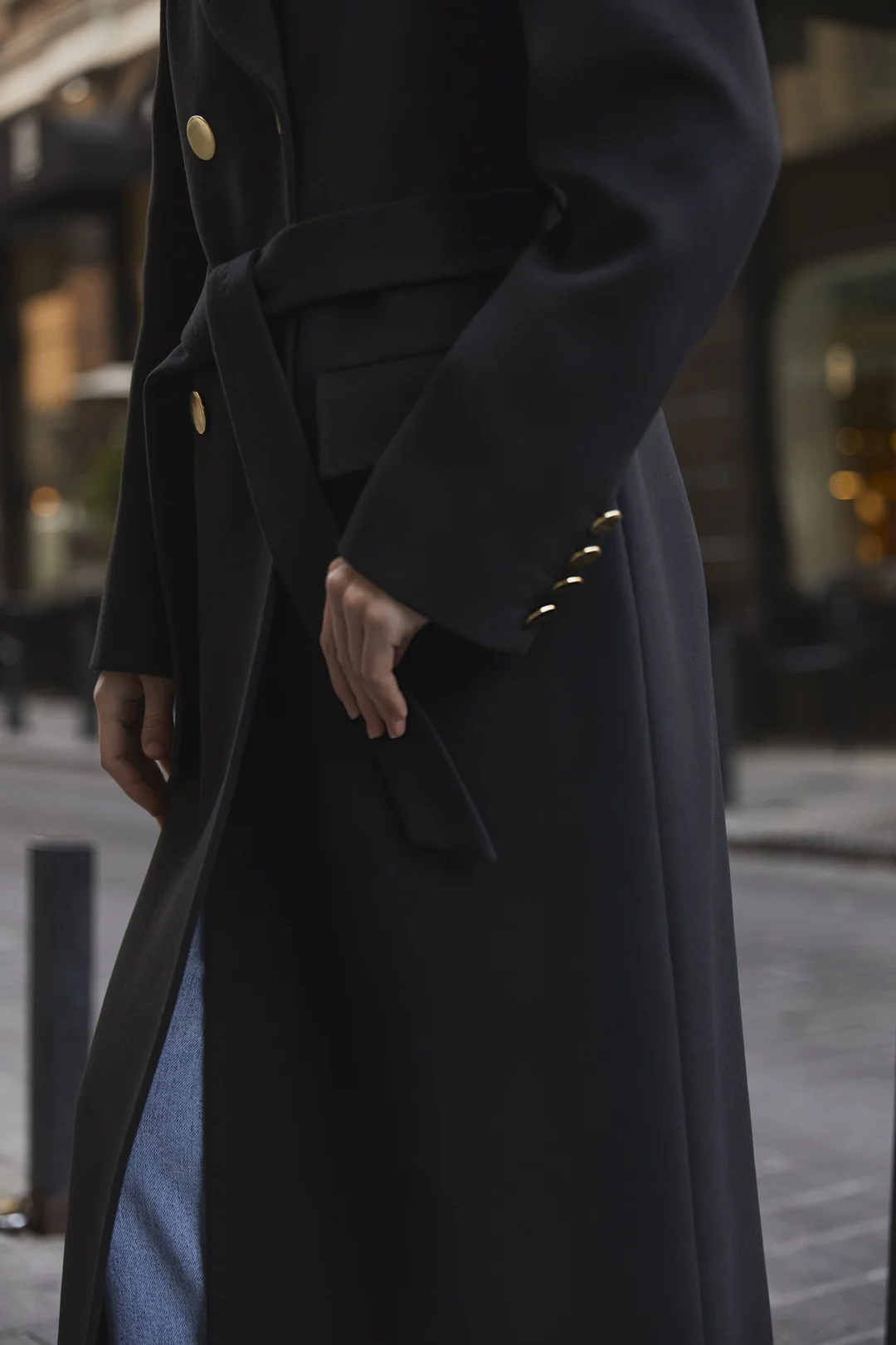 Gold Detaylı Kruvaze Kaban Siyah