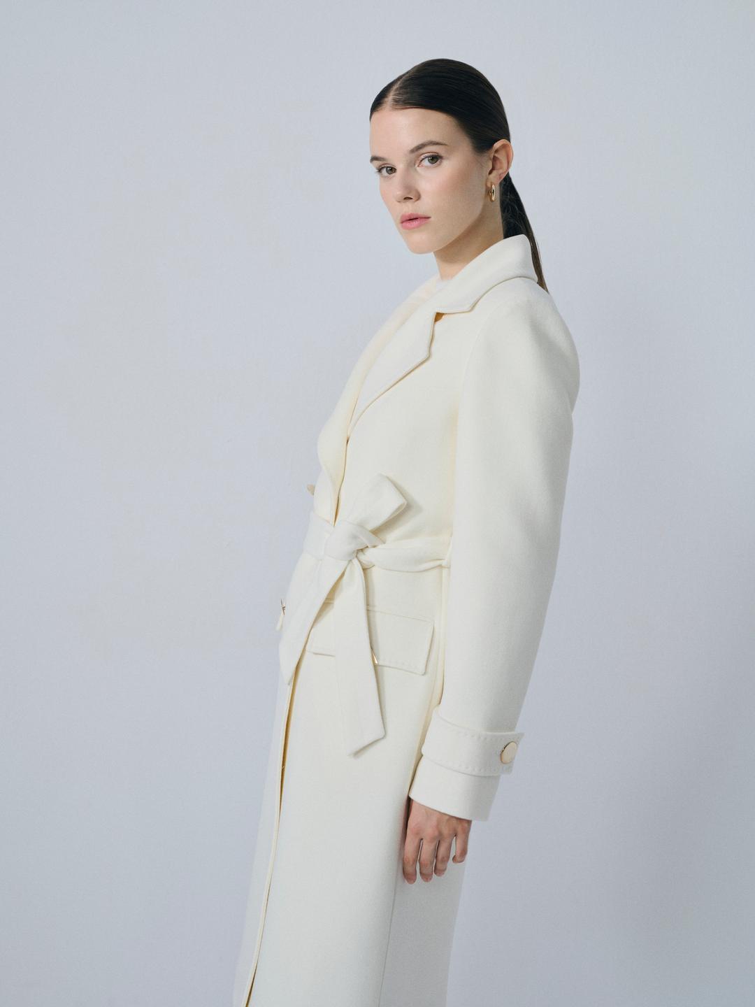 Gold Detaylı Kruvaze Midi Boy Kaban Beyaz