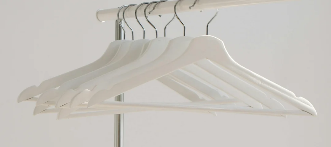 Plastik ve Ahşap Askı Karşılaştırması