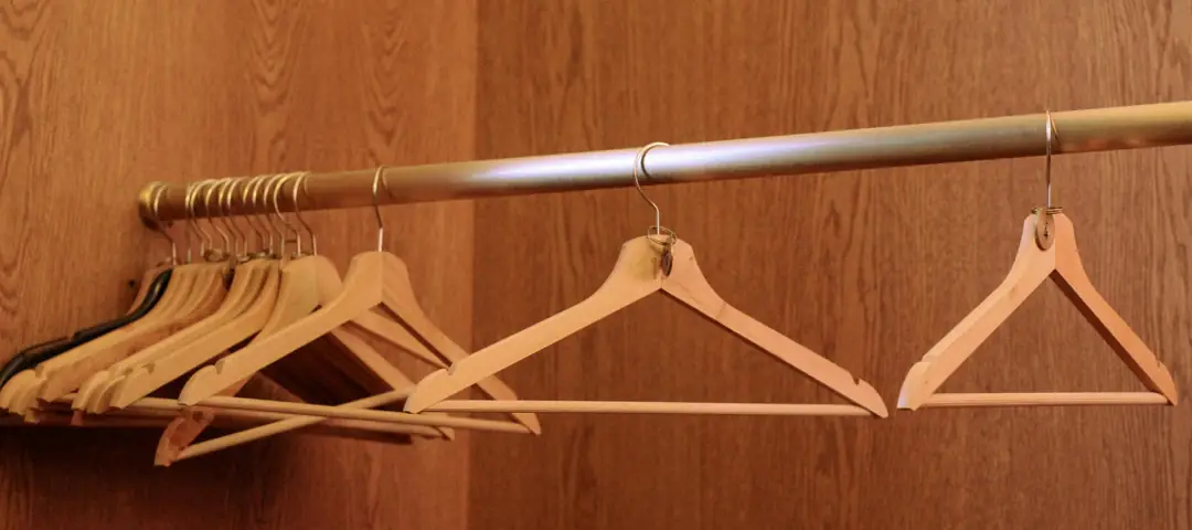 Metal vs Ahşap Askı