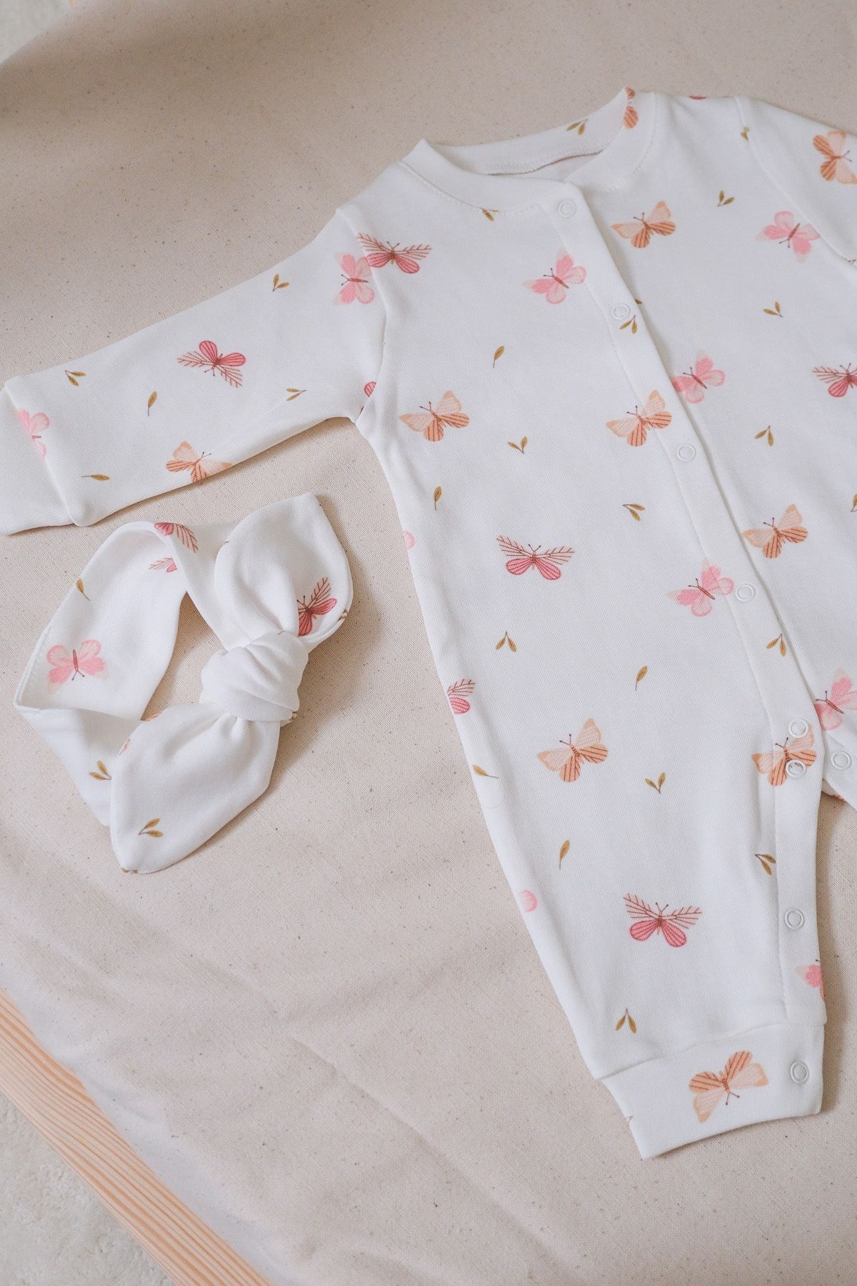 Kız Bebek Kelebek Baskılı Bandanalı Tulum Seti %100 Pamuk