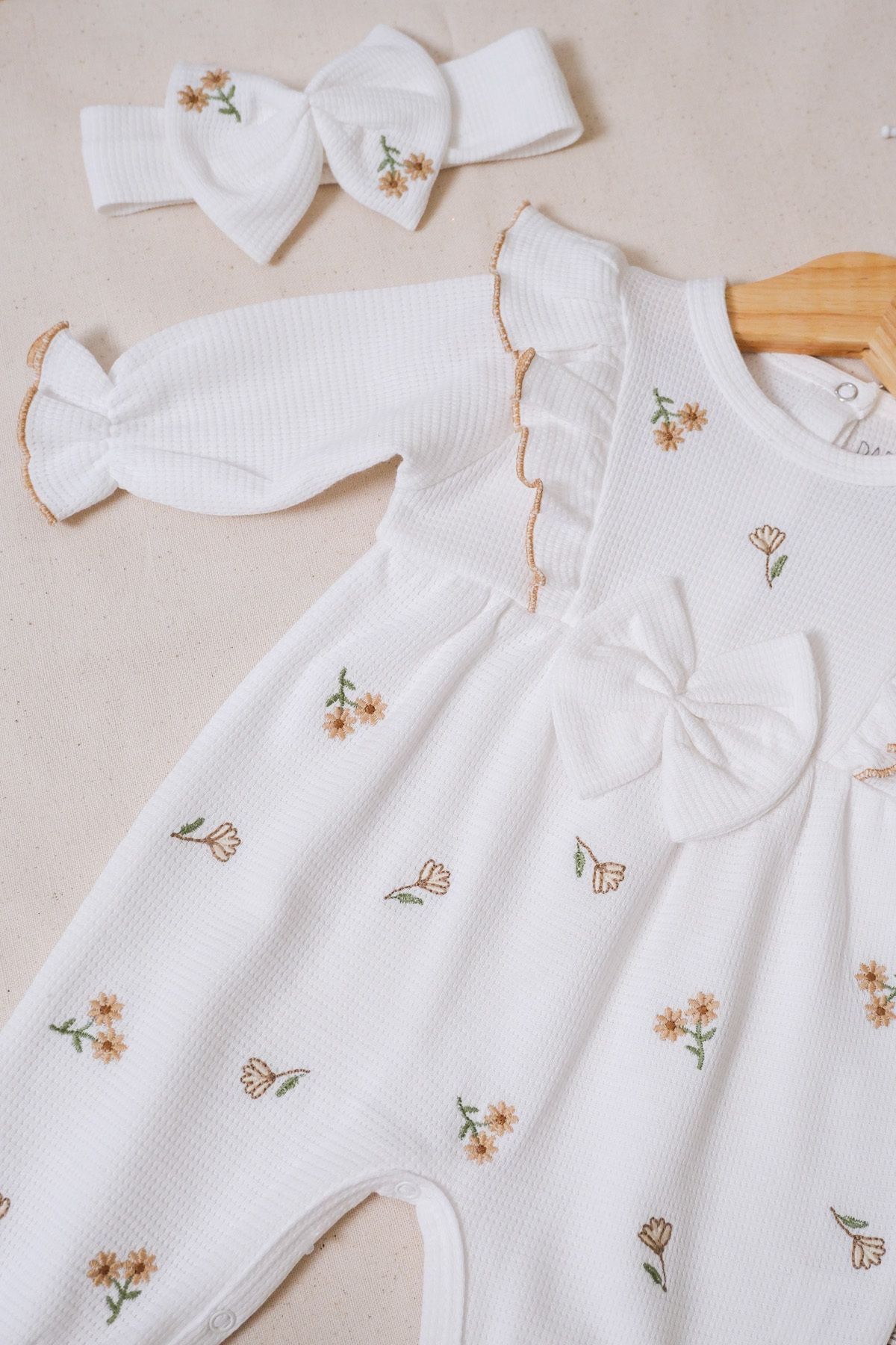 Kız Bebek Lale Nakışlı %100 Pamuk Bandanalı Tulum Seti