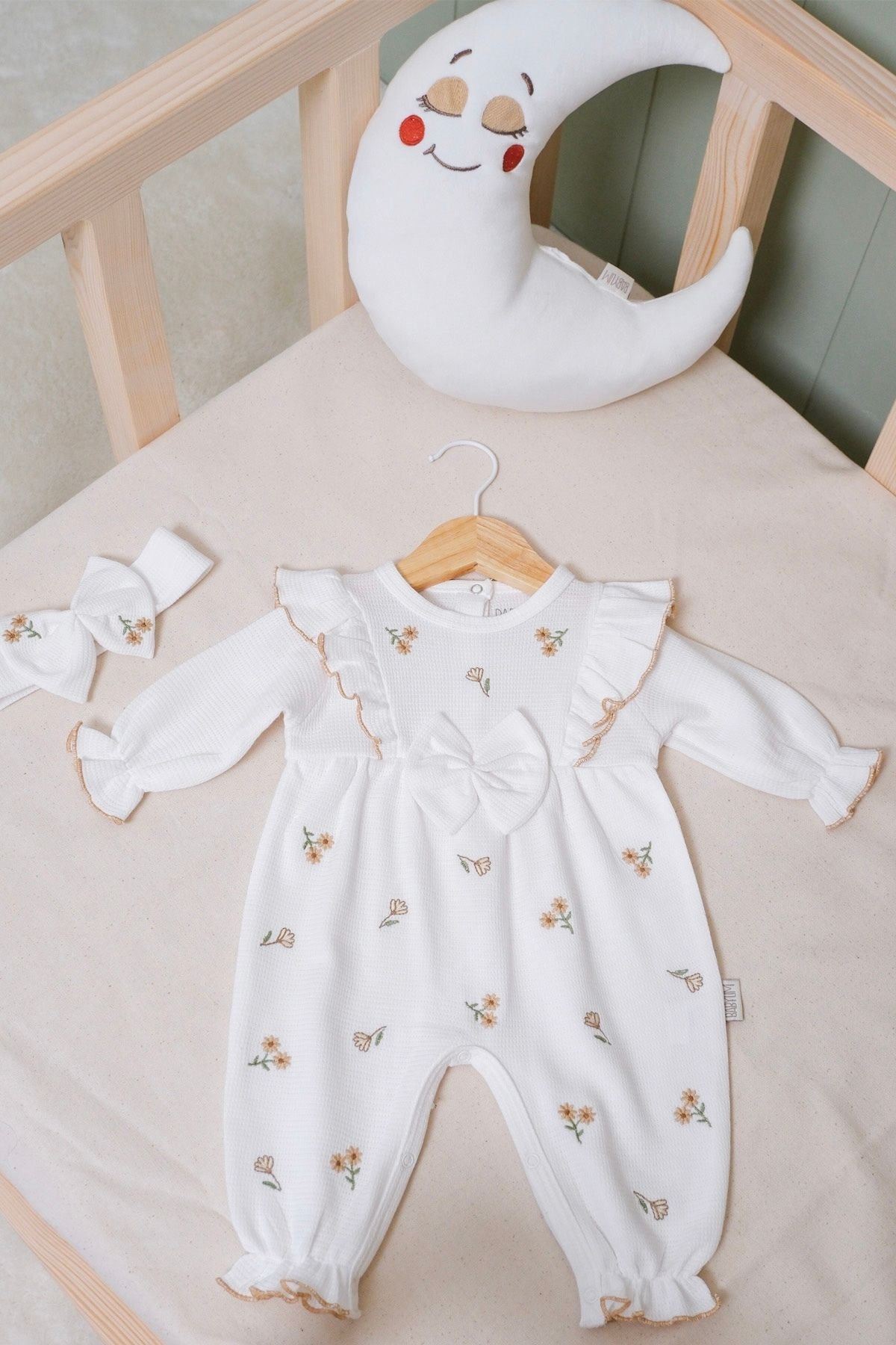 Kız Bebek Lale Nakışlı %100 Pamuk Bandanalı Tulum Seti