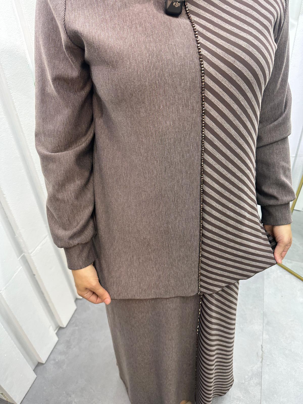 Çizgili Etekli Takım