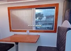 Karavanlar için hem güneşlik hem sineklik görevi gören perde sistemi.